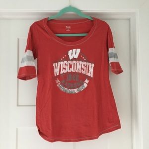 A quarter sleeve shirt